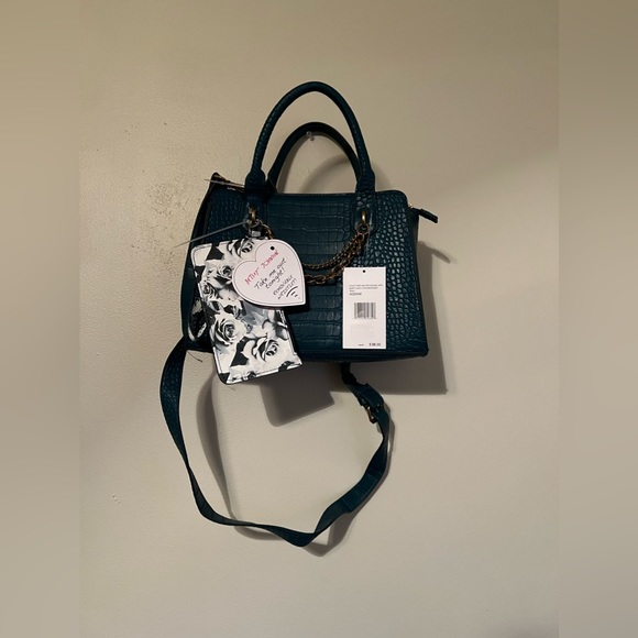 NEW WITH TAG | Betsey Johnson Teal Mid-Size Purse (FREE WRISTLET INCLUDED) - Picture 4 of 10